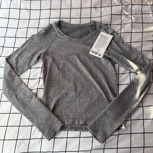 Lululemon Grey Long Sleeve Swiftly Tech Size 4, Race Length. NWT.